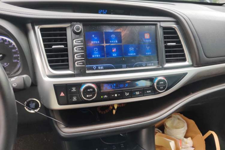 Used Toyota Highlander 2018 2.0T Four-Wheel Drive Knight Edition 7 Seats China VI Standard Audio And AC Panel