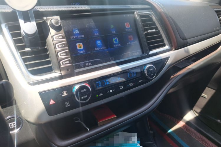 Used Toyota Highlander 2018 2.0T Four-Wheel Drive Luxury Edition 7 Seats China V Emission Standard Audio And AC Panel