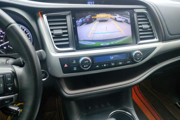 Used Toyota Highlander 2018 2.0T Four-Wheel Drive Prestige Version 7 Seats China VI Standard Audio And AC Panel