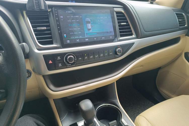 Used Toyota Highlander 2018 2.0T Two-Wheel Drive Elite Edition 7 Seats Emission Standard China V Audio And AC Panel
