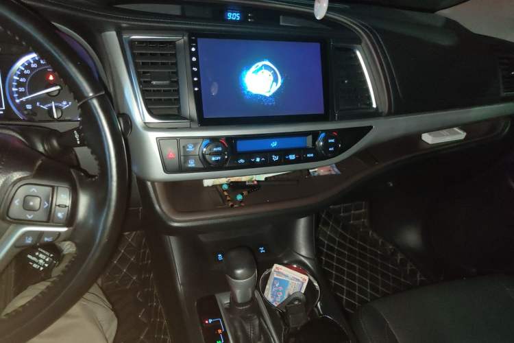 Used Toyota Highlander 2018 2.0T Four-Wheel Drive Luxury Edition 7 Seats China V Emission Standard Audio And AC Panel