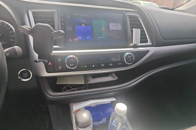 Used Toyota Highlander 2018 2.0T Four-Wheel Drive Luxury Edition 7 Seats China V Emission Standard Audio And AC Panel