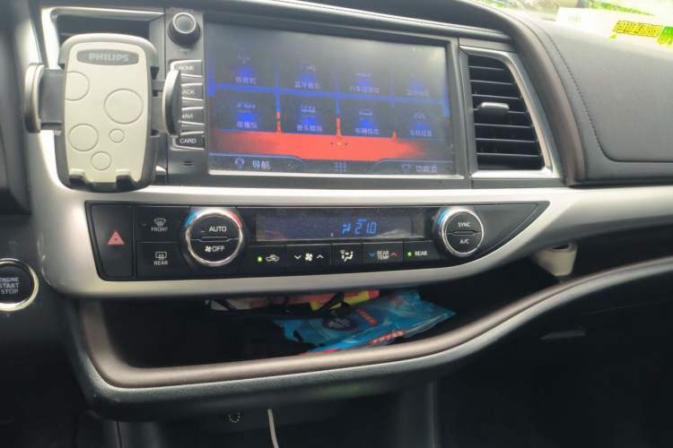 Used Toyota Highlander 2018 2.0T Four-Wheel Drive Luxury Version 7 Seats China VI Standard Audio And AC Panel