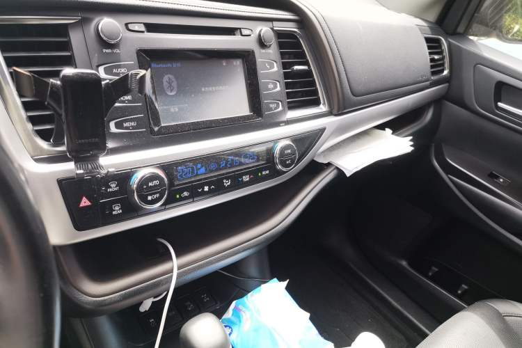 Used Toyota Highlander 2018 2.0T Four-Wheel Drive Luxury Edition 7 Seats China V Emission Standard Audio And AC Panel
