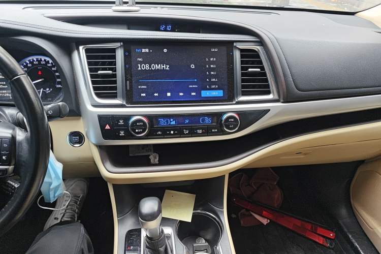 Used Toyota Highlander 2018 2.0T Four-Wheel Drive Prestige Version 7 Seats China VI Standard Audio And AC Panel