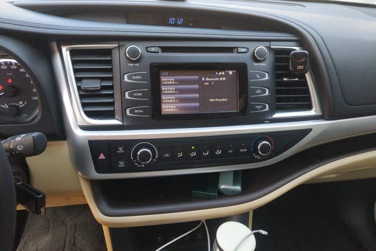 Used Toyota Highlander 2018 2.0T Four-Wheel Drive Elite Edition 7 Seats China VI Standard Audio And AC Panel