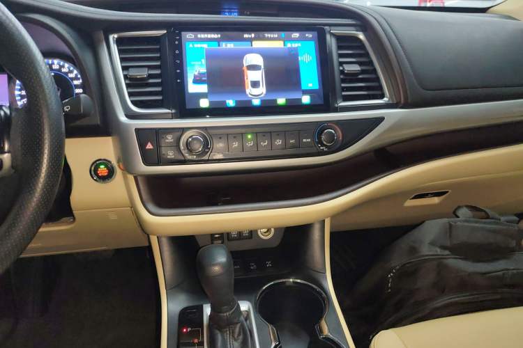 Used Toyota Highlander 2018 2.0T Four-Wheel Drive Elite Edition 7 Seats China VI Standard Audio And AC Panel