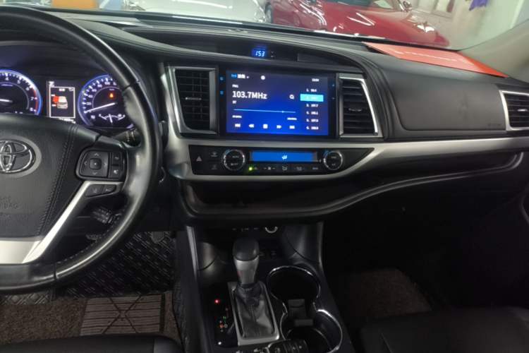 Used Toyota Highlander 2018 2.0T Four-Wheel Drive Prestige Version 7 Seats China VI Standard Audio And AC Panel