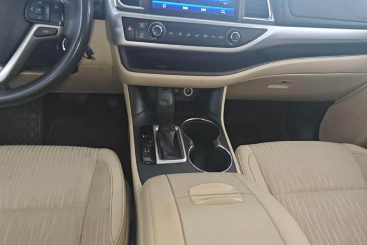 Used Toyota Highlander 2018 2.0T Two-Wheel Drive Elite Edition 7 Seats Emission Standard China V Audio And AC Panel