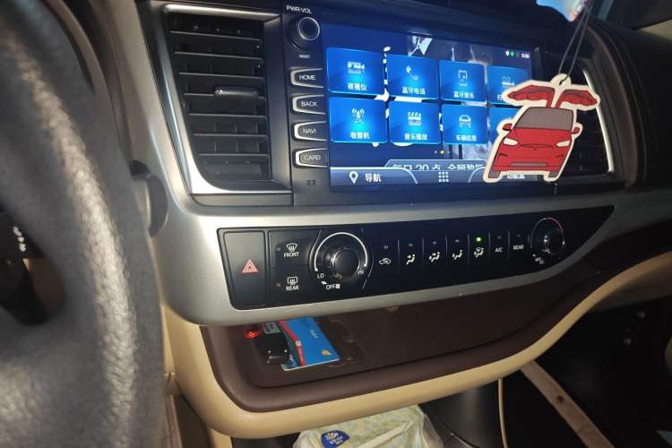 Used Toyota Highlander 2018 2.0T Two-Wheel Drive Elite Version 5 Seats China VI Standard Audio And AC Panel