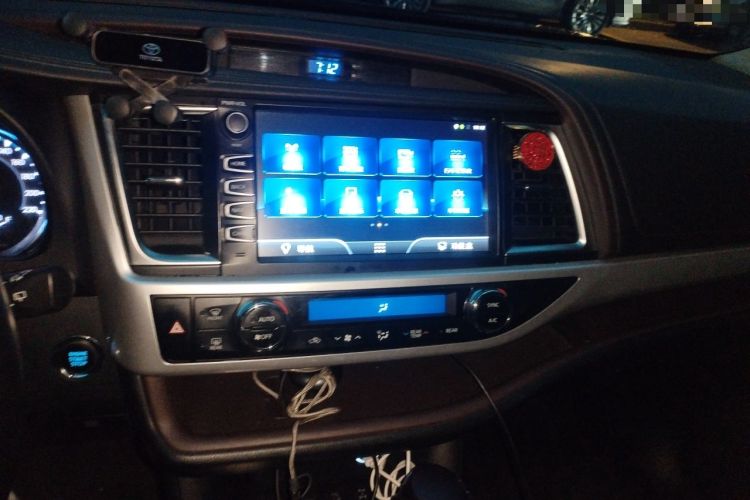 Used Toyota Highlander 2018 2.0T Four-Wheel Drive Luxury Version 7 Seats China VI Standard Audio And AC Panel