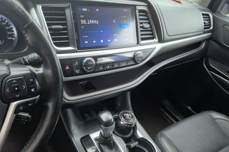 Used Toyota Highlander 2018 2.0T Four-Wheel Drive Ultimate Edition 7-Seater Emission Standard China V Audio And AC Panel