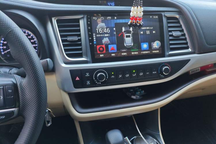 Used Toyota Highlander 2018 2.0T Four-Wheel Drive Elite Edition 7 Seats China V Standard Audio And AC Panel