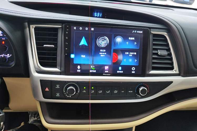 Used Toyota Highlander 2018 2.0T Two-Wheel Drive Elite Edition 7 Seats China VI Standard Audio And AC Panel