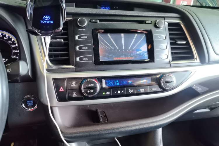 Used Toyota Highlander 2018 2.0T Four-Wheel Drive Luxury Edition 7 Seats China V Emission Standard Audio And AC Panel