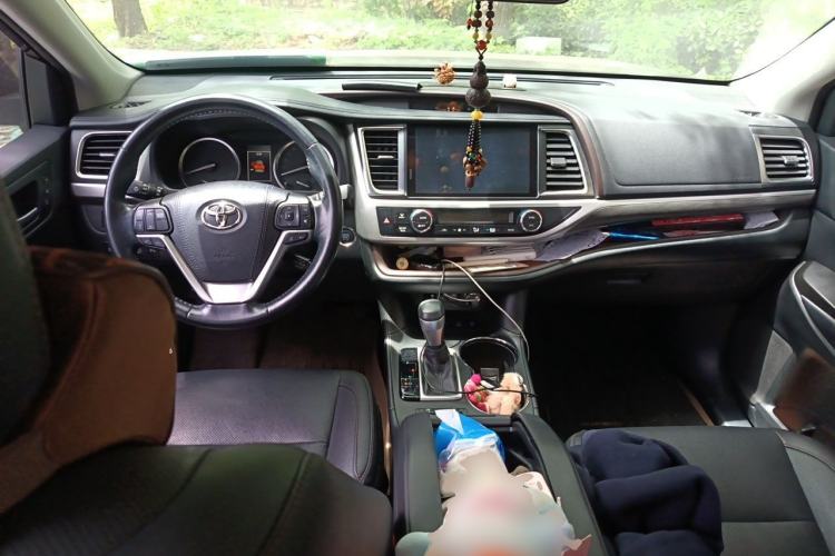 Used Toyota Highlander 2018 2.0T Four-Wheel Drive Ultimate Edition 7-Seater Emission Standard China V Center Console
