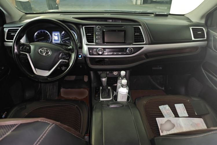 Used Toyota Highlander 2018 2.0T Four-Wheel Drive Luxury Version 7 Seats China VI Standard Center Console