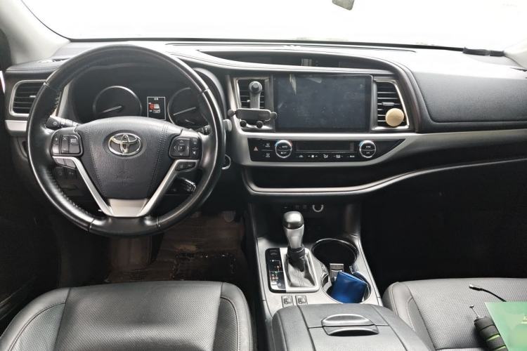 Used Toyota Highlander 2018 2.0T Four-Wheel Drive Luxury Edition 7 Seats China V Emission Standard Center Console