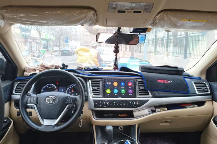 Used Toyota Highlander 2018 2.0T Two-Wheel Drive Elite Version 5 Seats China VI Standard Center Console