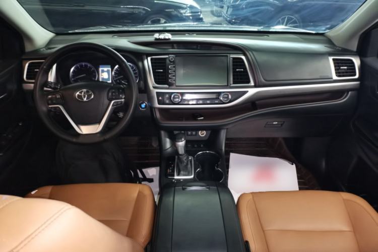 Used Toyota Highlander 2018 2.0T Four-Wheel Drive Knight Edition 7 Seats China VI Standard Center Console