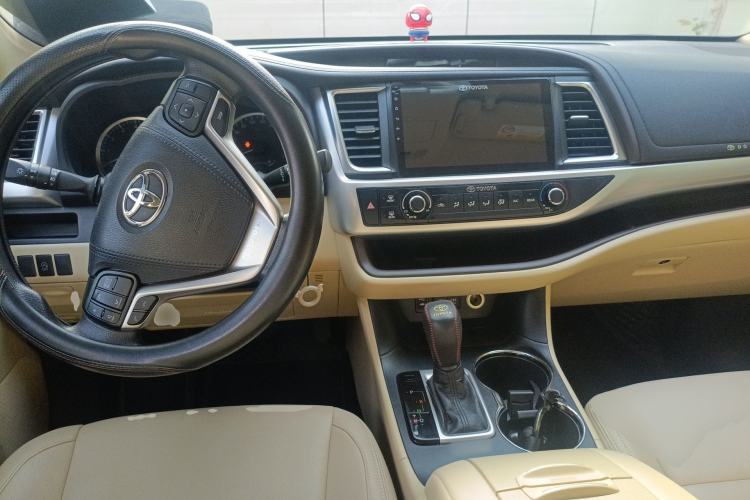 Used Toyota Highlander 2018 2.0T Two-Wheel Drive Elite Version 5 Seats China VI Standard Center Console