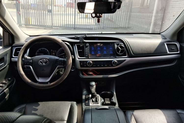 Used Toyota Highlander 2018 2.0T Four-Wheel Drive Luxury Version 7 Seats China VI Standard Center Console