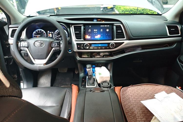 Used Toyota Highlander 2018 2.0T Four-Wheel Drive Prestige Version 7 Seats China VI Standard Center Console