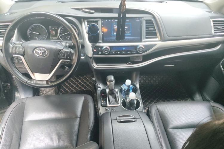 Used Toyota Highlander 2018 2.0T Four-Wheel Drive Luxury Edition 7 Seats China V Emission Standard Center Console