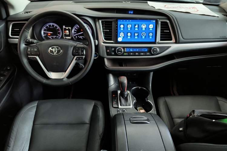 Used Toyota Highlander 2018 2.0T Four-Wheel Drive Luxury Edition 7 Seats China V Emission Standard Center Console