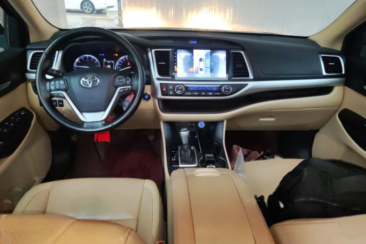 Used Toyota Highlander 2018 2.0T Four-Wheel Drive Luxury Version 7 Seats China VI Standard Center Console