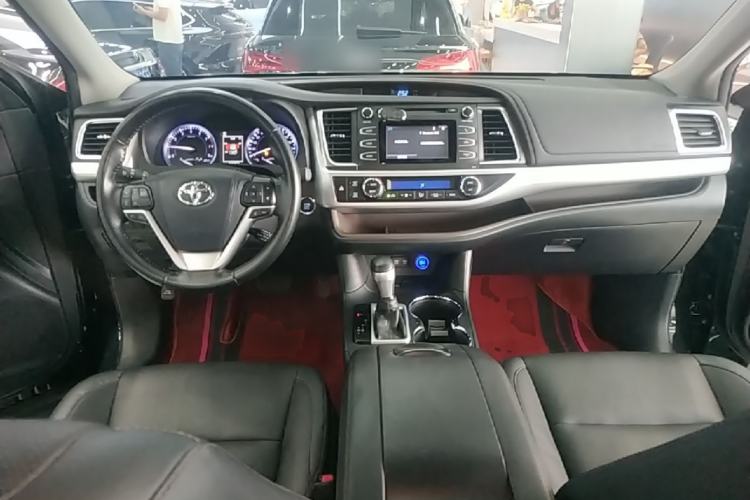 Used Toyota Highlander 2018 2.0T Two-Wheel Drive Luxury Edition 7 Seats China VI Standard Center Console