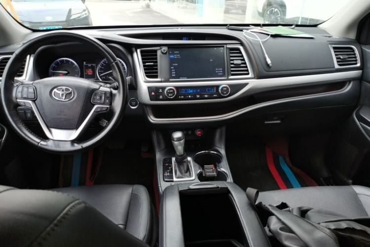 Used Toyota Highlander 2018 2.0T Four-Wheel Drive Luxury Version 7 Seats China VI Standard Center Console
