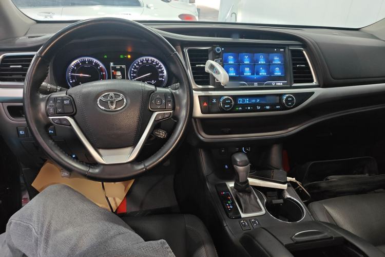 Used Toyota Highlander 2018 2.0T Four-Wheel Drive Luxury Version 7 Seats China VI Standard Center Console