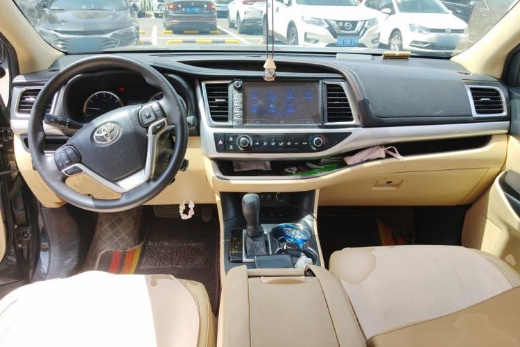 Used Toyota Highlander 2018 2.0T Four-Wheel Drive Elite Edition 7 Seats China VI Standard Center Console