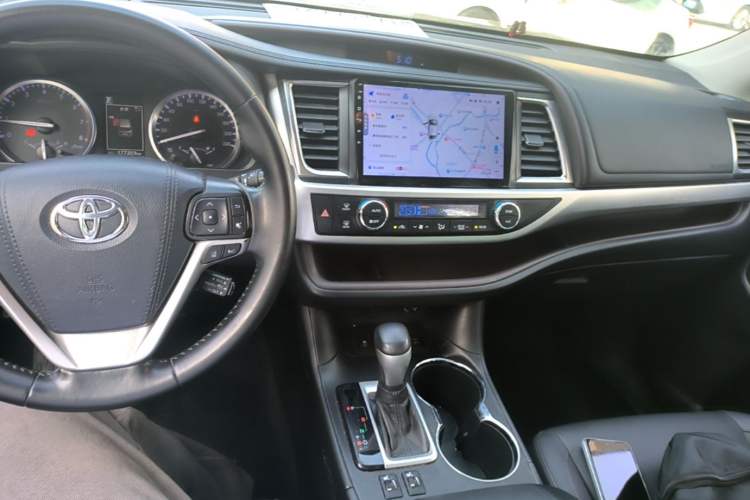 Used Toyota Highlander 2018 2.0T Four-Wheel Drive Luxury Version 7 Seats China VI Standard Center Console