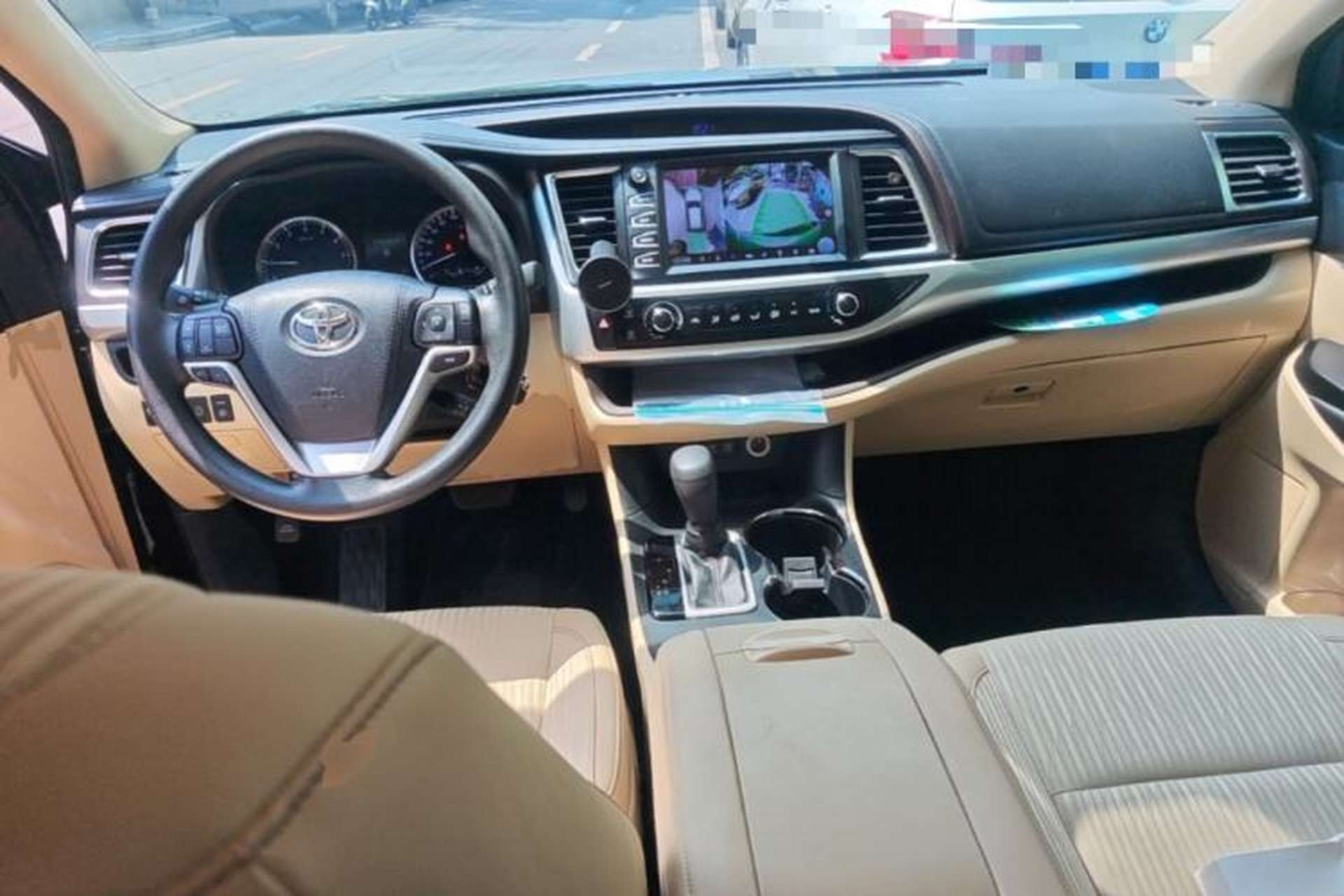 Used Toyota Highlander 2018 2.0T Two-Wheel Drive Elite Version 5 Seats China VI Standard Center Console