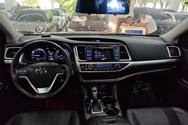 Used Toyota Highlander 2018 2.0T Four-Wheel Drive Luxury Version 7 Seats China VI Standard Center Console