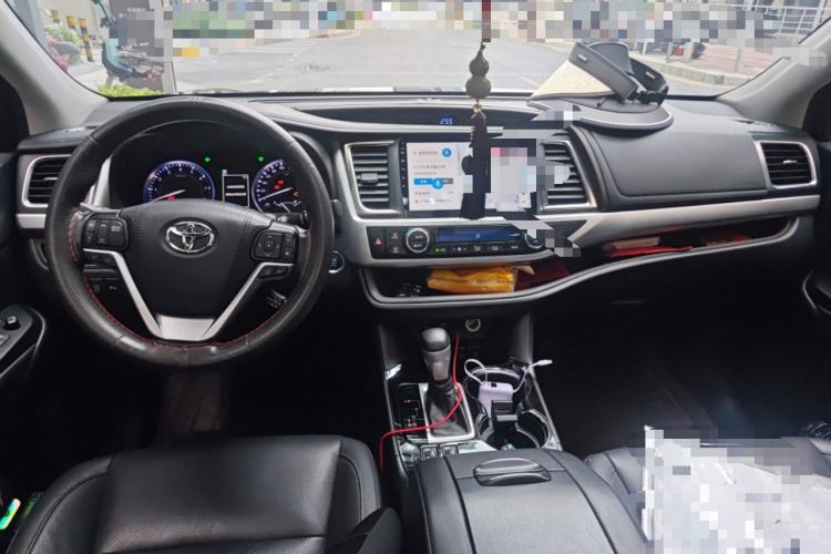 Used Toyota Highlander 2018 2.0T Four-Wheel Drive Luxury Edition 7 Seats China V Emission Standard Center Console