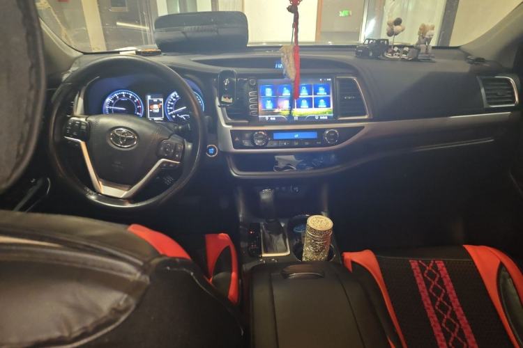 Used Toyota Highlander 2018 2.0T Two-Wheel Drive Luxury Edition 7 Seats China VI Standard Center Console