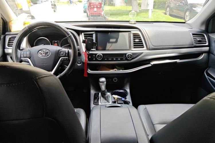 Used Toyota Highlander 2018 2.0T Four-Wheel Drive Prestige Version 7 Seats China VI Standard Center Console