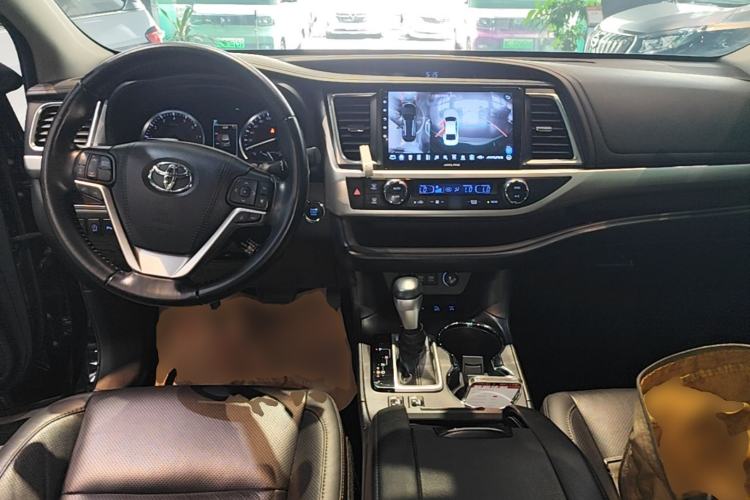 Used Toyota Highlander 2018 2.0T Four-Wheel Drive Luxury Version 7 Seats China VI Standard Center Console