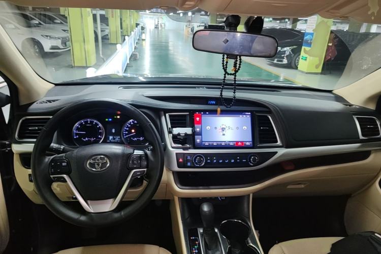 Used Toyota Highlander 2018 2.0T Two-Wheel Drive Elite Version 5 Seats China VI Standard Center Console