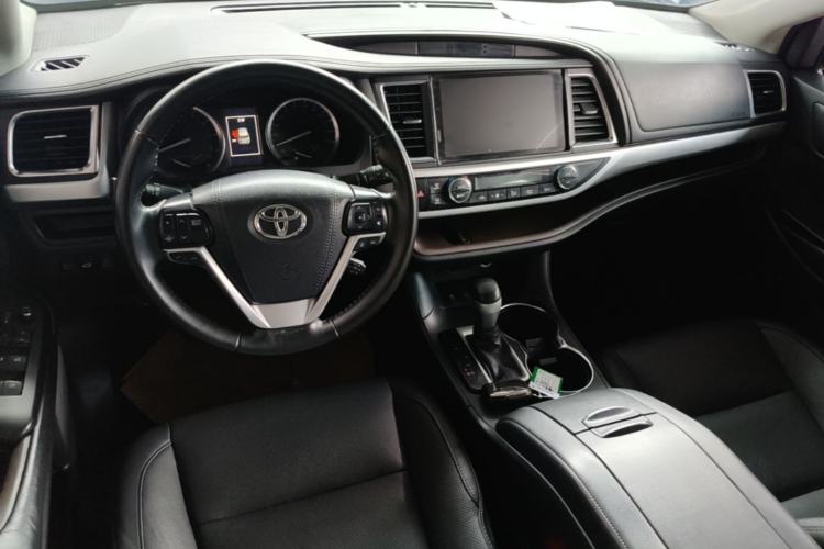 Used Toyota Highlander 2018 2.0T Four-Wheel Drive Luxury Edition 7 Seats China V Emission Standard Center Console