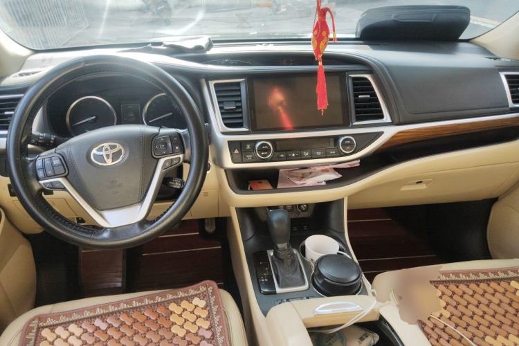 Used Toyota Highlander 2018 2.0T Four-Wheel Drive Supreme Edition 7-Seater China VI Center Console