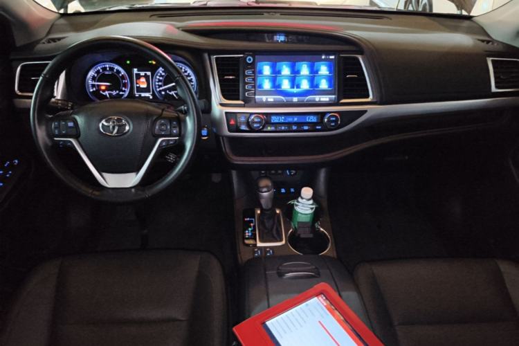 Used Toyota Highlander 2018 2.0T Four-Wheel Drive Luxury Version 7 Seats China VI Standard Center Console