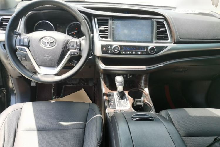 Used Toyota Highlander 2018 2.0T Four-Wheel Drive Luxury Edition 7 Seats China V Emission Standard Center Console