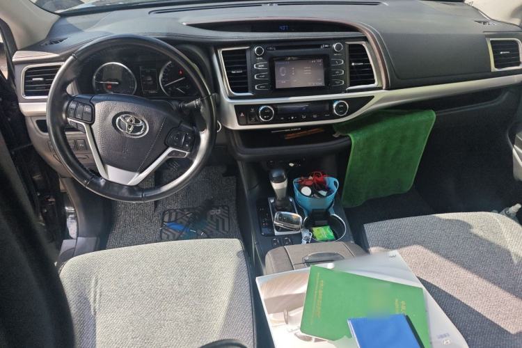Used Toyota Highlander 2018 2.0T Four-Wheel Drive Luxury Edition 7 Seats China V Emission Standard Center Console