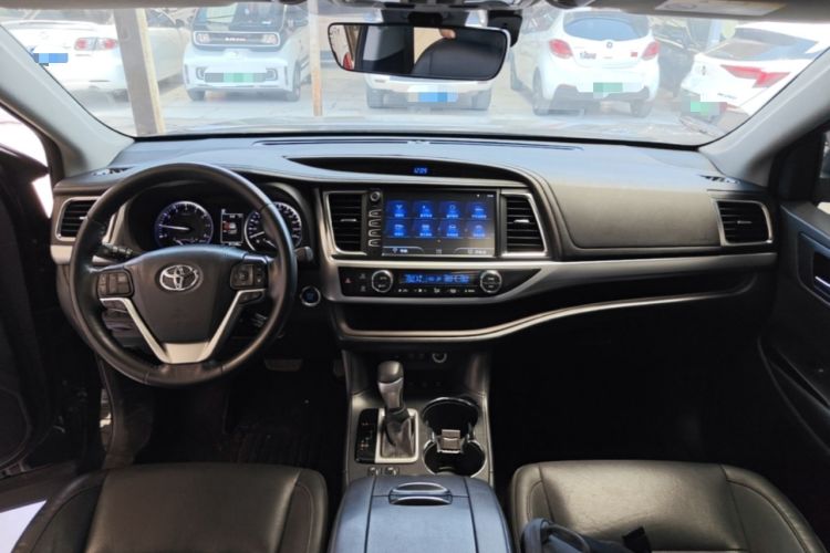 Used Toyota Highlander 2018 2.0T Four-Wheel Drive Luxury Edition 7 Seats China V Emission Standard Center Console