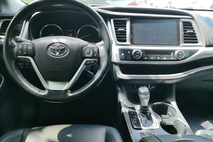 Used Toyota Highlander 2018 2.0T Four-Wheel Drive Prestige Version 7 Seats China VI Standard Center Console