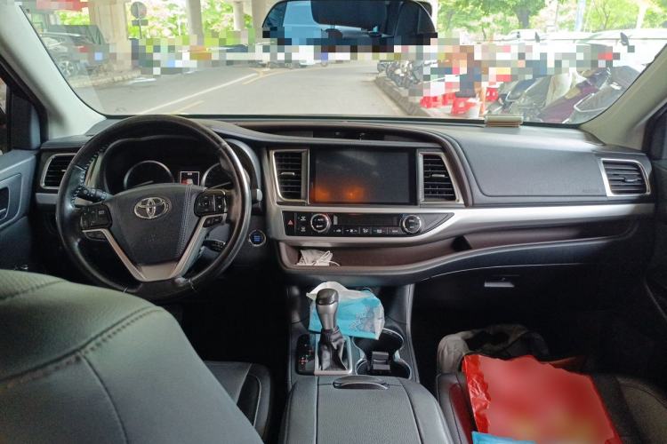 Used Toyota Highlander 2018 2.0T Four-Wheel Drive Prestige Version 7 Seats China V Emission Standard Center Console